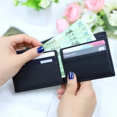 Read more about the article 전문가들이 인정한 최고의 머니클립 비교 리뷰