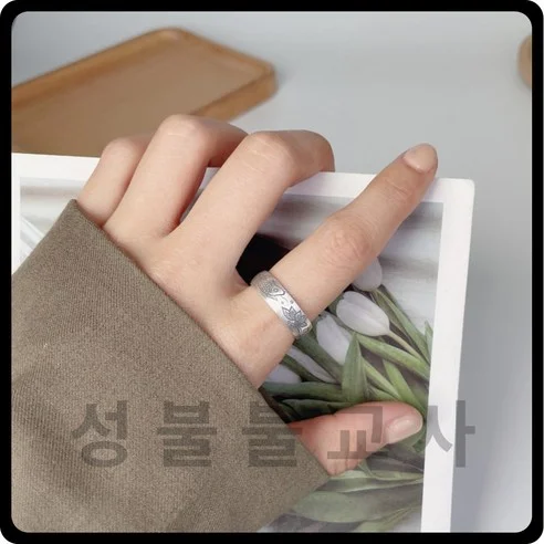 Read more about the article 진짜 대박난 은반지 추천! 스타일과 의미를 한번에