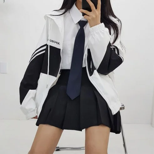 Read more about the article 후회 없는 투자! 최고의 바람막이 점퍼 리뷰