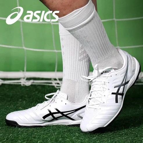 Read more about the article 후회 없는 풋살화 추천! 발볼 넓은 제품부터 초경량까지 찐후기 분석