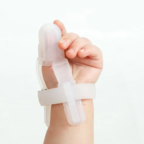 Read more about the article 아기 손가락 빨기 방지 장갑/소품 추천! 전문가들이 선택한 찐후기